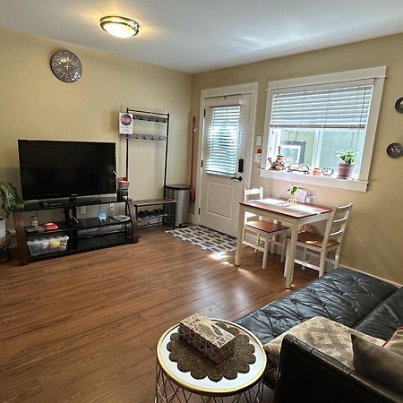 Separate Entry Sweet Home Victoria Esterno foto